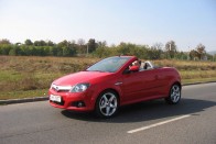 Teszt: Opel Tigra TwinTop 1.8 – Négy évszakra 32