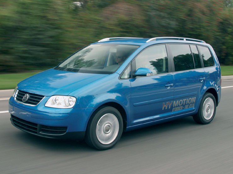 A Touran HyMotion NiMH akkumulátorait oxigén és víz felhasználásával müködő üzemanyagcellák töltik fel árammal