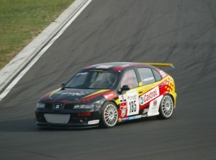 Adrenaline Racing Team: az első pezsgőlocsolás!