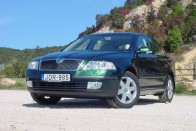 Teszt: Skoda Octavia 1.6 MPI Elegance – Egy oktávval feljebb 40