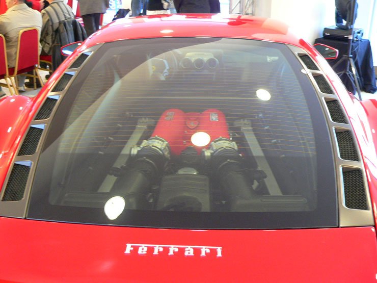 Megnyílt az első a Ferrari szalon 9
