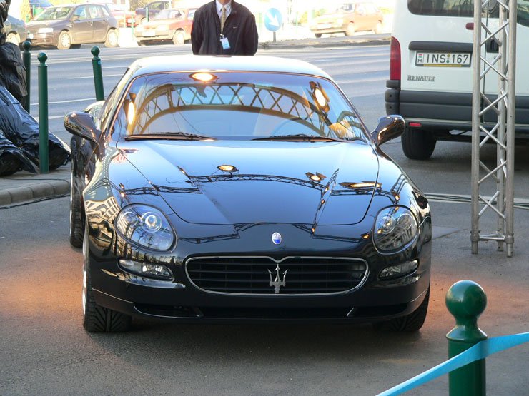 Megnyílt az első a Ferrari szalon 15 Megnyílt az első a Ferrari szalon 15