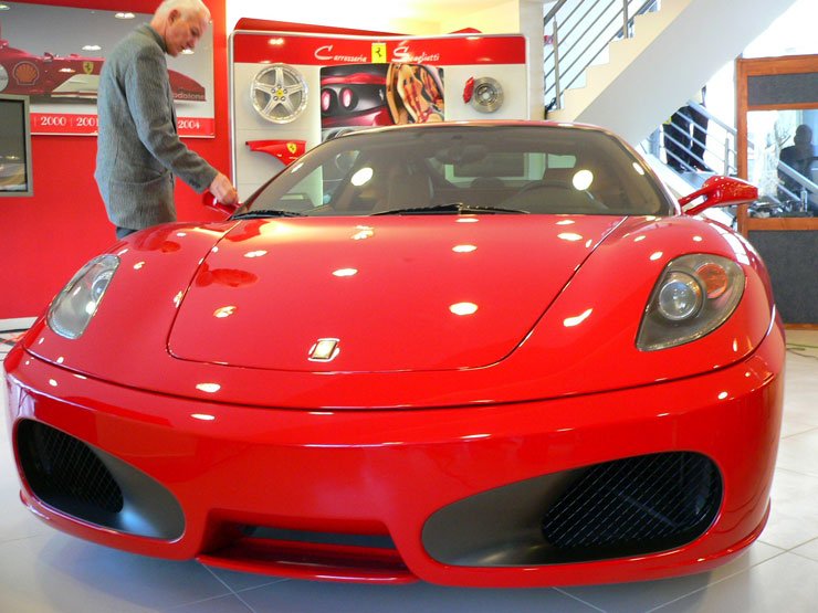 Megnyílt az első a Ferrari szalon 16