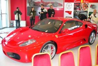 Megnyílt az első a Ferrari szalon 68