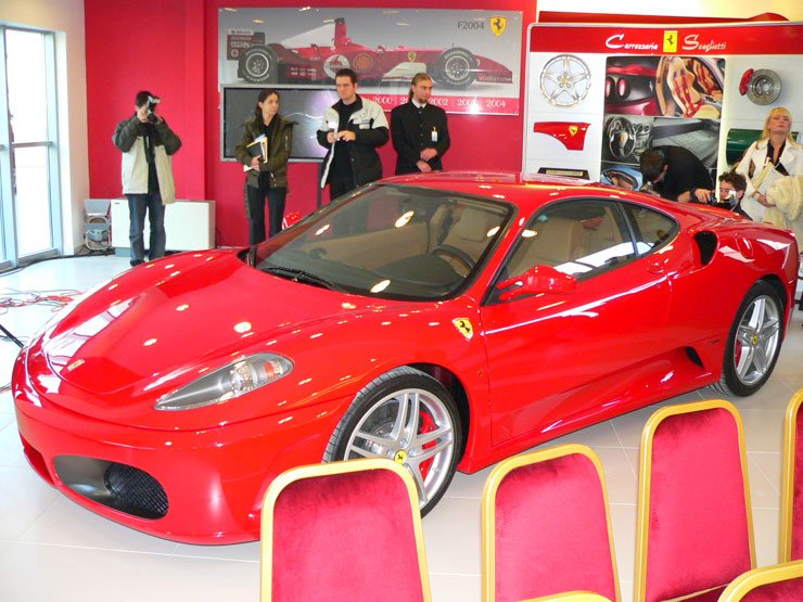 Megnyílt az első a Ferrari szalon 29