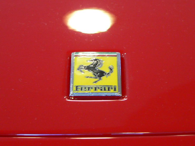 Megnyílt az első a Ferrari szalon 30