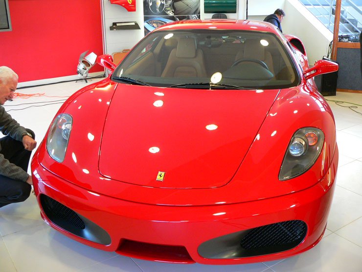 Megnyílt az első a Ferrari szalon 38