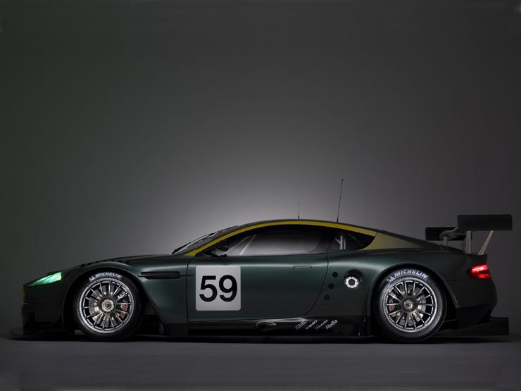 A DBR9-es Aston ideiglenes rajtszáma is az 1959-es Le Mans-i győzelemre utal, amit még a DBR1 szerzett