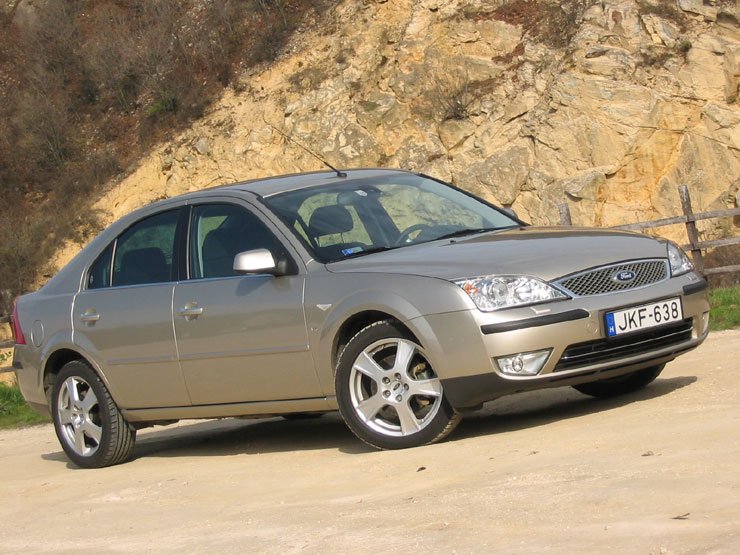 Teszt: Ford Mondeo 3.0 V6 Ghia – Túl a csúcson 18