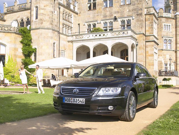 Korábban kifuthat a VW Phaeton 4 Utódként legtöbbször ferdehátú karosszériáról szóló hírek látnak napvilágot, ami a D1 tanulmányra emlékeztet