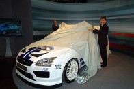 Jost Capito a Ford Motorsport vezetője és Malcolm Wilson az M-sport tulajdonosa közösen leplezte le a 2006-os Focus WRC-t