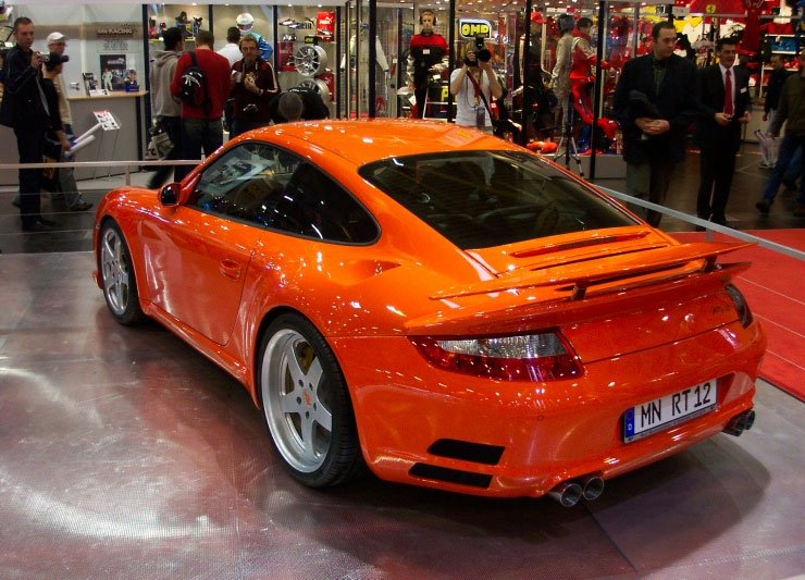 Nagyobb turbók, új hajtókarok és főtengely, valamint sport-kipufogórendszer felel a motorok nagyobb teljesítményért