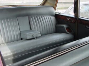 5538_54127_1000x700.jpg | Vezess | Vezess Daimler kivitelű Jaguarokban magától értetődik a luxuskényelem hátul