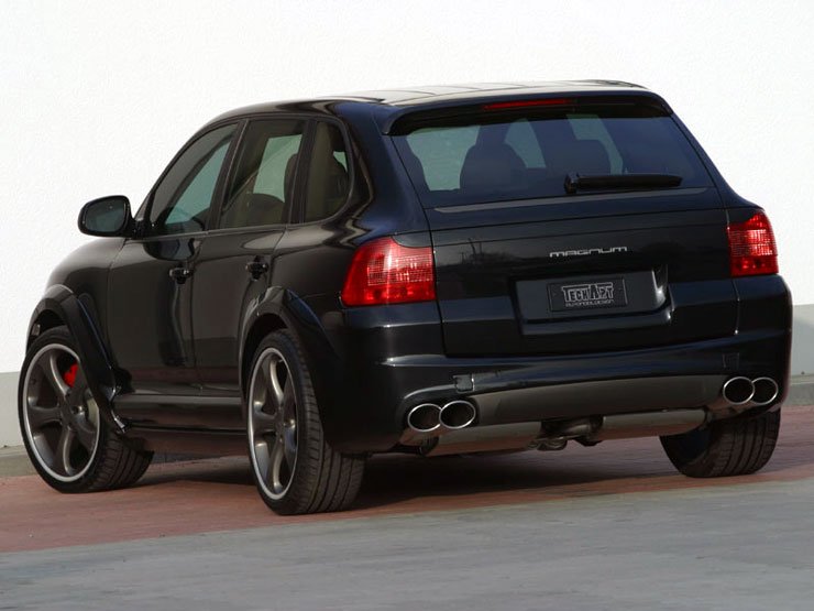 A fékrendszer sem kerülte el az átalakítást, előre nagyobb tárcsákat szereltek a jobb lassulás érdekében