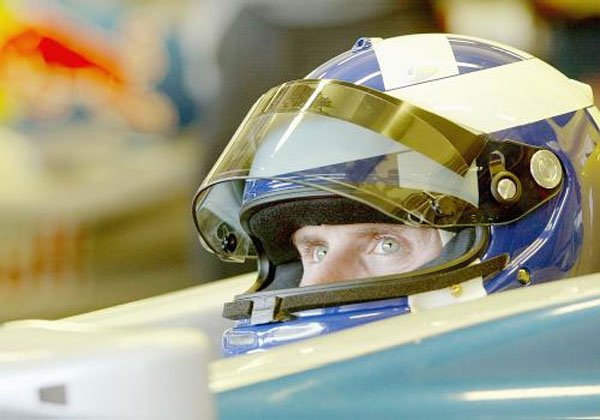 Coulthard leszerződött