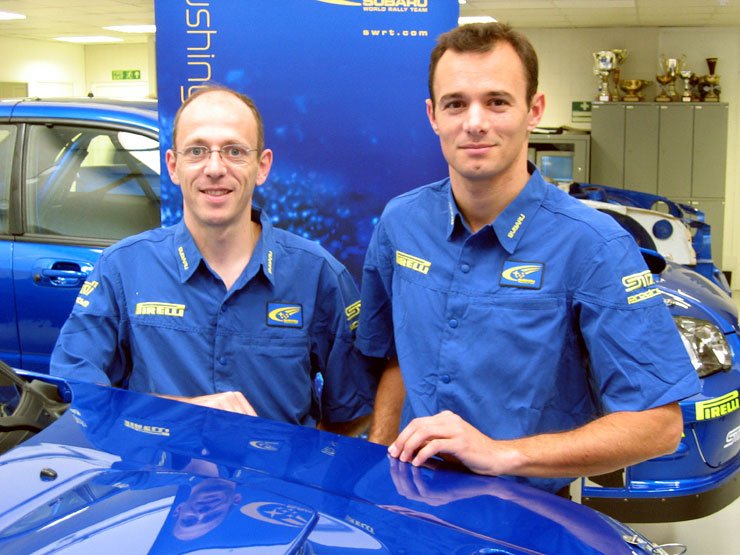 Stéphane Sarazzin (jobbról) és navigátora Jaques-Julien Renucci a Subaru világbajnoki ralicsapatához igazolt a 2005-ös évre.