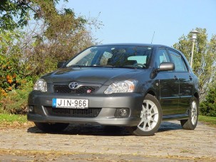 Teszt: Toyota Corolla T Sport - Családi banzáj!