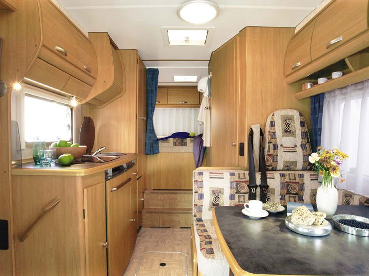 Igényeinktől függően napi 3800-40 000 forintos áron bérelhetünk lakókocsit vagy lakóautót