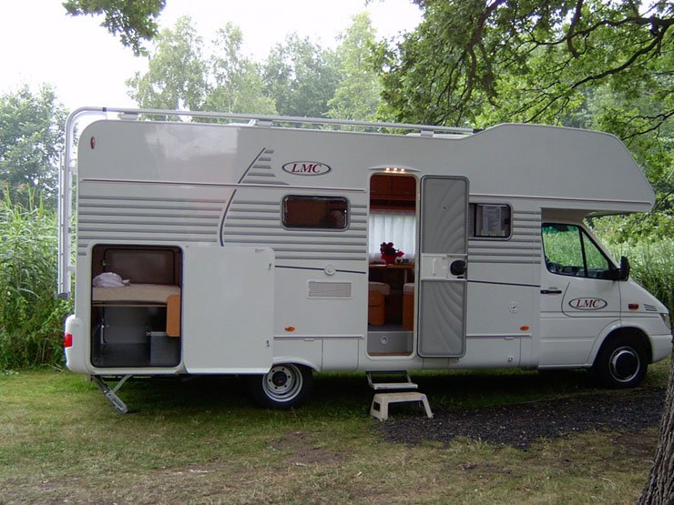 Korszerű kishaszonjármű génjeinknek hála könnyen vezethetők a lakóautók