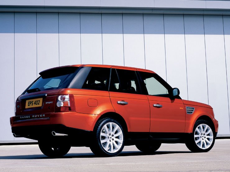 A 4,2 literes, V8-as benzines a kompresszorral 390 lóerős. A Jaguártól átvett motorral 225 km/óra a végsebesség, az autót leszabályozza az elektronika