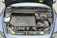 Teszt: Volvo V50 1.8 Momentum – Irány a középkategória 42