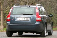 Teszt: Volvo V50 1.8 Momentum – Irány a középkategória 51