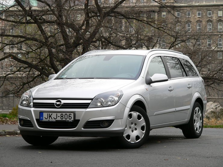 Teszt: Opel Astra Caravan 1.7 CTDI – A kombik példaképe 10