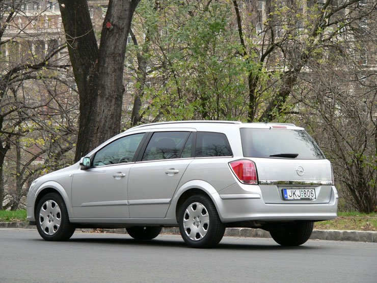 Teszt: Opel Astra Caravan 1.7 CTDI – A kombik példaképe 12