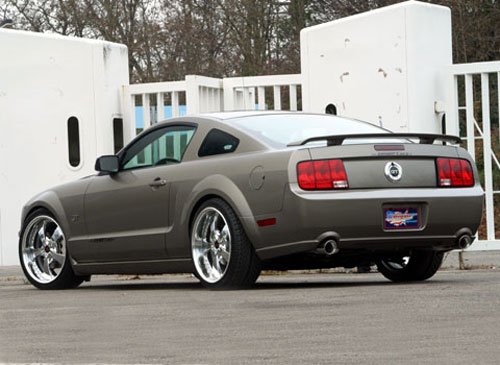 4,7 másodperc telik el 0 és 100 között, az átalakított  Mustang GT 260 km/órás sebességre képes