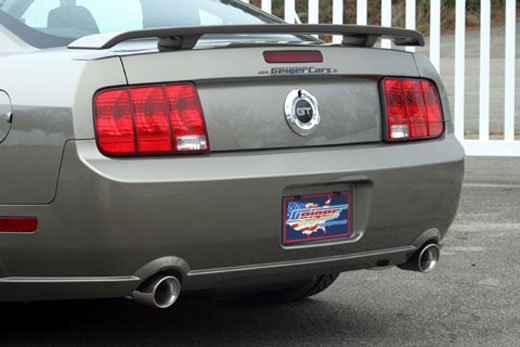 Átalakították a hengerfejet, a kipufogót és módosították a motorvezérlést is, de a fő teljesítményforrás a mechanikus feltöltő