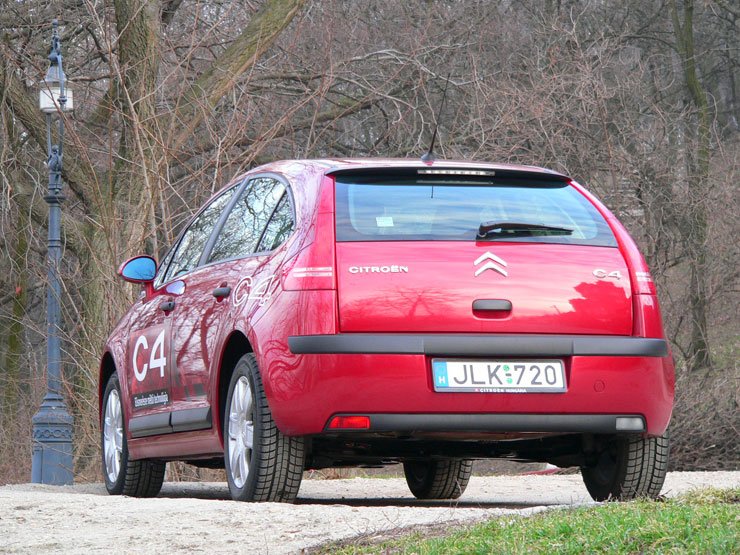 Teszt: Citroën C4 1.6 HDi – Álomszázhetes 19