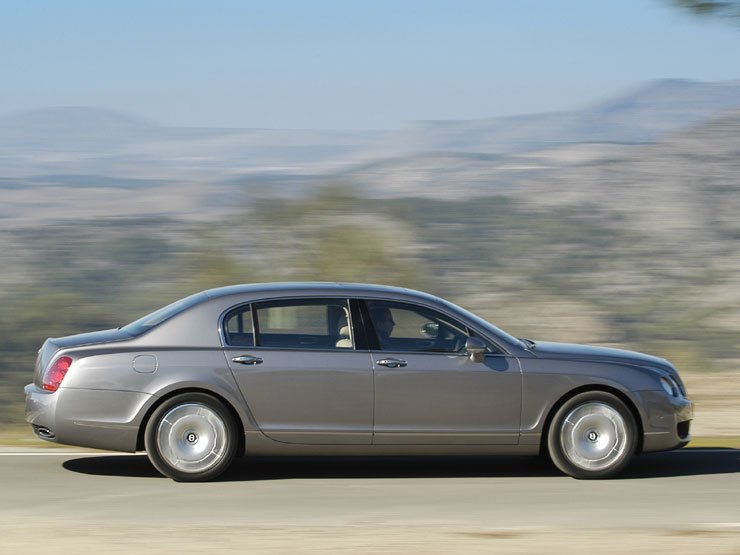 A W12-es motort és az állandó összkerék-hajtást is a VW Phaetonból veszi át a Bentley az új luxuslimuzinhoz