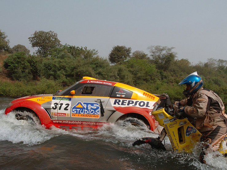 A verseny kritikus pontja volt a Mali és Szanagál határán lévó folyó, régebben itt volt a Dakar-Rally célja 