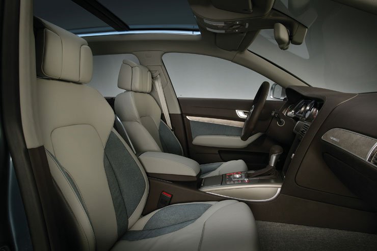 Minden eddiginél fejlettebb elektronika segíti a vezetőt a biztonságos közlekedésben 