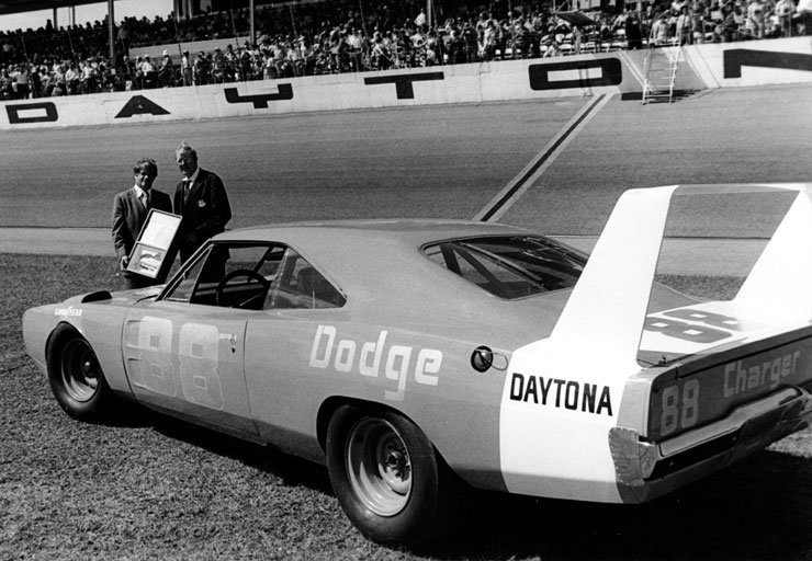 1966 és 1977 között már ment a NASCAR-ban az akkori Dodge Charger