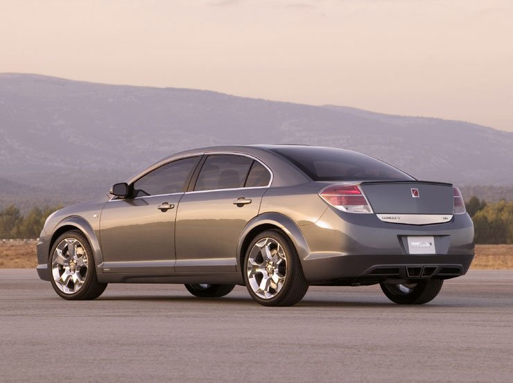 Oldalról és hátulról látszik a Vectra C rokonság