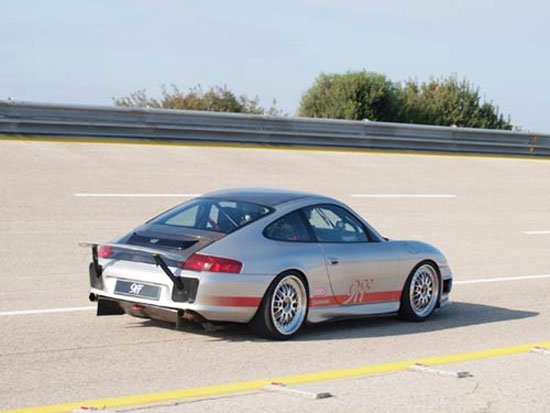 Nem csak a csúcskísérlet miatt érkeztek a pályára a 9ff emberei, különböző aerodinamikai elemeket teszteltek