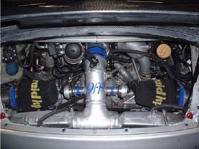 A 3,8 literes duplaturbós motor 838 lóerőt tud