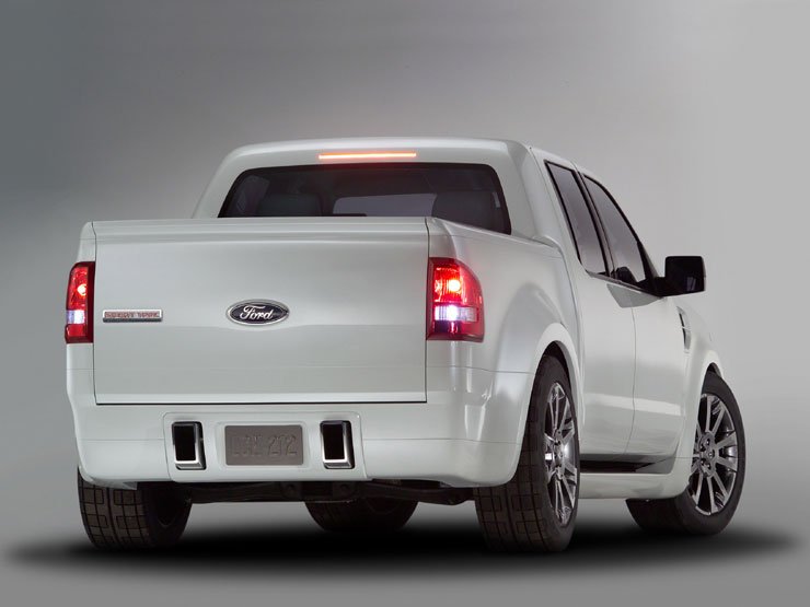 Új elektronikát kapott a hátsókerék-hajtású Ford Explorer Sport Trac, mivel a felmérésék szerint minden harmadik balesetnél felborul az autó