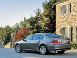 Új hetes BMW az új S-osztály ellen