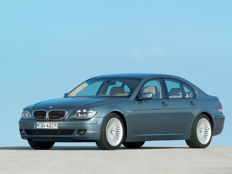 300 lóerőt és 700 Nm-t tud az új dízelmotor a 745d-ben