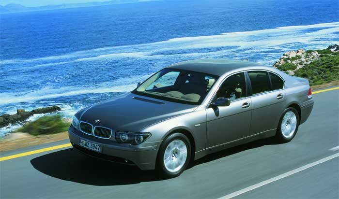 2001 őszén jött ki az E65 kódszámú hetes BMW