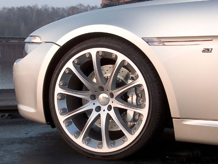 A lassítást nyolcdugattyú féknyergekre és 380 milliméteres tárcsákra bízták a Hartge mérnökei