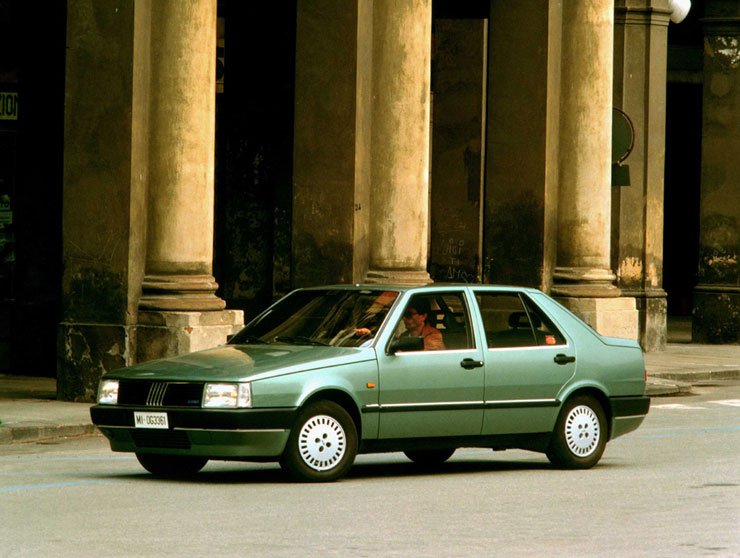 450 000 készült 1985 és 1994 között az első Cromából, amely közös padlólemezre épült a Saab 9000-rel, a Lancia Themával és az Alfa 164-gyel