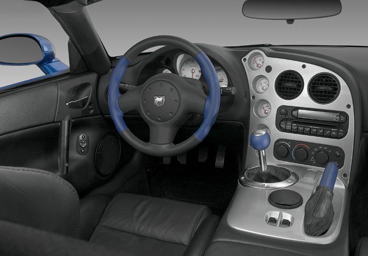 Az utasteret úgy alakították ki, hogy minél tágasabb legyen, hiszen sok tulajdonos versenyzésre használja az autót, így bukókeretet is szerel bele