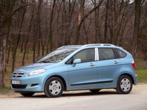 Teszt: Honda FR-V 1.7 - Hárman párban