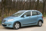 Teszt: Honda FR-V 1.7 – Hárman párban 36