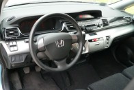 Teszt: Honda FR-V 1.7 – Hárman párban 42