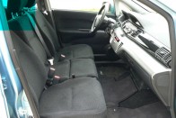 Teszt: Honda FR-V 1.7 – Hárman párban 47