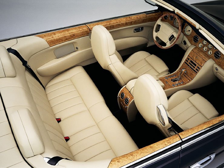 Királyi pompa és luxus, bőrkötésben, faborítással